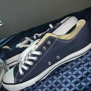 Navy.blue converse